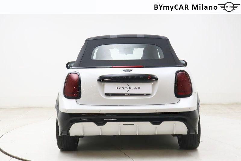 Mini Mini Mini Cooper Cabrio 2.0 S Favoured auto https://cdn.bymycar.eu/it-bo/assets/images/vehicles/vd/5117/MINI-MINI-COOPER-CABRIO-F67-jpg-3.jpg