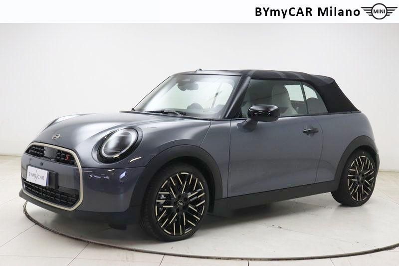 Mini Mini Mini Cooper Cabrio 2.0 S Favoured auto https://cdn.bymycar.eu/it-bo/assets/images/vehicles/vd/5118/MINI-MINI-COOPER-CABRIO-F67-jpg-0.jpg