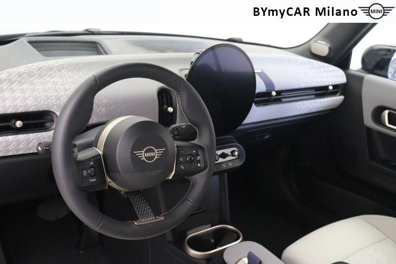 Mini Mini Mini Cooper Cabrio 2.0 S Favoured auto https://cdn.bymycar.eu/it-bo/assets/images/vehicles/vd/5118/MINI-MINI-COOPER-CABRIO-F67-jpg-9.jpg