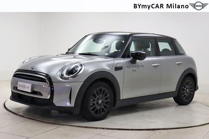 Mini Mini Mini 5p 1.5 Cooper Essential auto https://cdn.bymycar.eu/it-bo/assets/images/vehicles/vo/3656/MINI-MINI-IV-F55-2021-5P-jpg-0.jpg