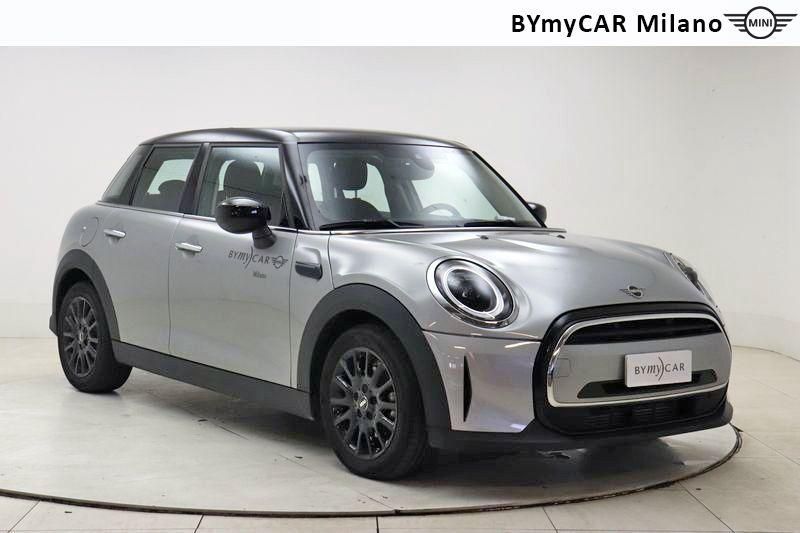 Mini Mini Mini 5p 1.5 Cooper Essential auto https://cdn.bymycar.eu/it-bo/assets/images/vehicles/vo/3656/MINI-MINI-IV-F55-2021-5P-jpg-5.jpg