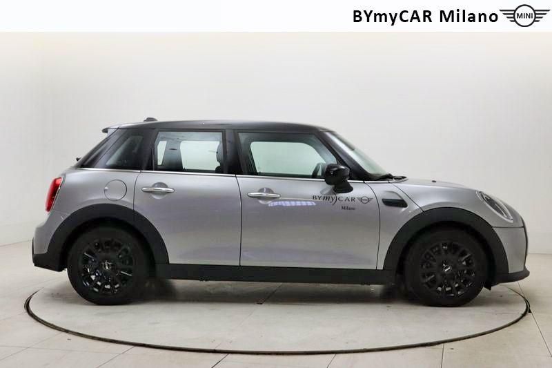 Mini Mini Mini 5p 1.5 Cooper Essential auto https://cdn.bymycar.eu/it-bo/assets/images/vehicles/vo/3656/MINI-MINI-IV-F55-2021-5P-jpg-6.jpg