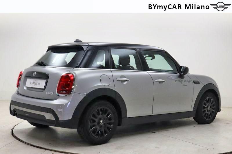 Mini Mini Mini 5p 1.5 Cooper Essential auto https://cdn.bymycar.eu/it-bo/assets/images/vehicles/vo/3656/MINI-MINI-IV-F55-2021-5P-jpg-7.jpg