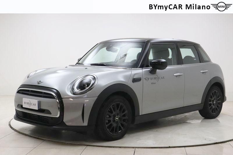 Mini Mini Mini 5p 1.5 Cooper Essential auto https://cdn.bymycar.eu/it-bo/assets/images/vehicles/vo/3657/MINI-MINI-IV-F55-2021-5P-jpg-0.jpg