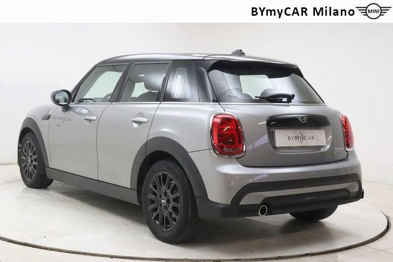 Mini Mini Mini 5p 1.5 Cooper Essential auto https://cdn.bymycar.eu/it-bo/assets/images/vehicles/vo/3657/MINI-MINI-IV-F55-2021-5P-jpg-15.jpg