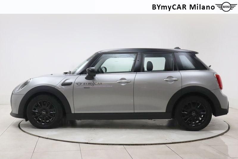 Mini Mini Mini 5p 1.5 Cooper Essential auto https://cdn.bymycar.eu/it-bo/assets/images/vehicles/vo/3657/MINI-MINI-IV-F55-2021-5P-jpg-2.jpg