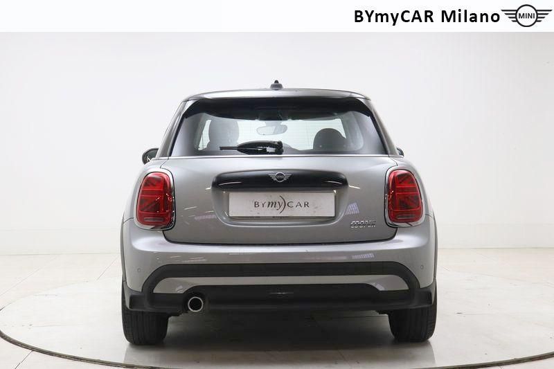 Mini Mini Mini 5p 1.5 Cooper Essential auto https://cdn.bymycar.eu/it-bo/assets/images/vehicles/vo/3657/MINI-MINI-IV-F55-2021-5P-jpg-3.jpg