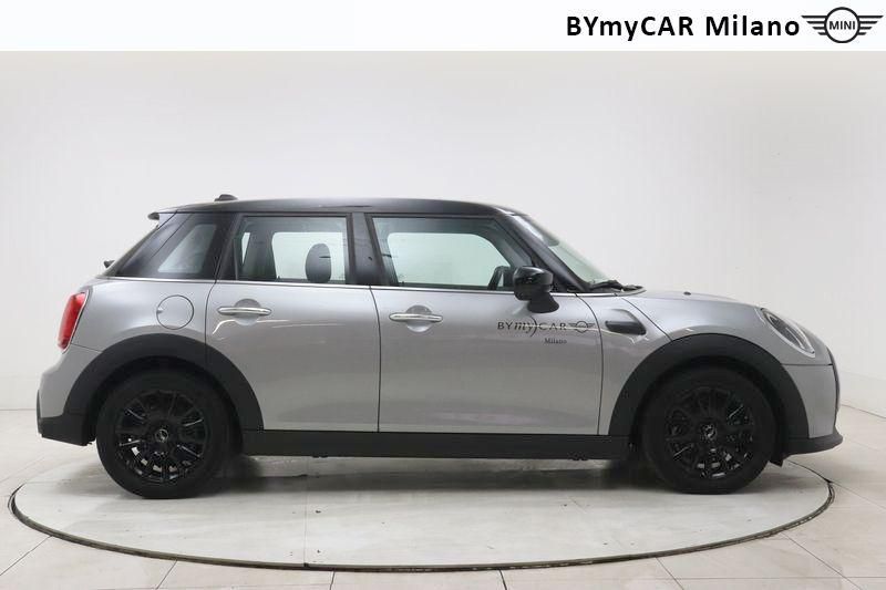 Mini Mini Mini 5p 1.5 Cooper Essential auto https://cdn.bymycar.eu/it-bo/assets/images/vehicles/vo/3657/MINI-MINI-IV-F55-2021-5P-jpg-6.jpg