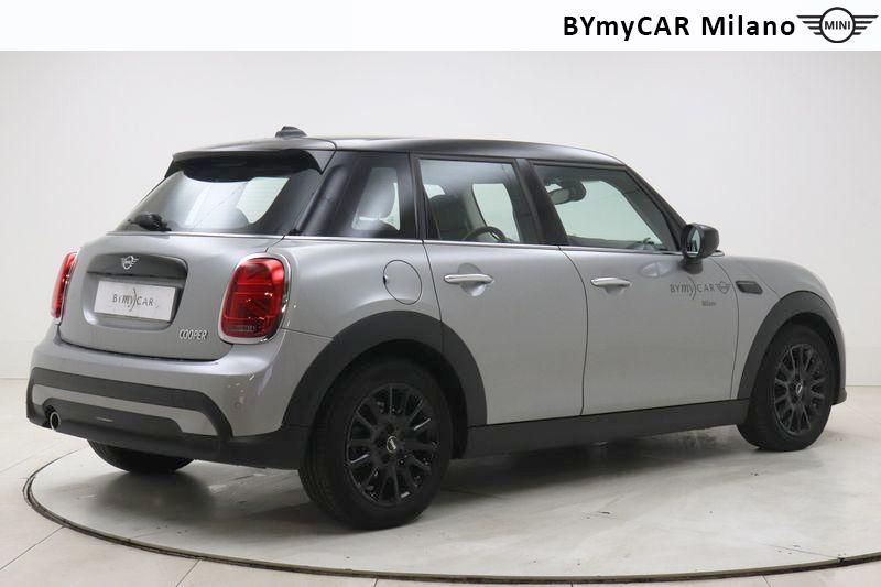 Mini Mini Mini 5p 1.5 Cooper Essential auto https://cdn.bymycar.eu/it-bo/assets/images/vehicles/vo/3657/MINI-MINI-IV-F55-2021-5P-jpg-7.jpg