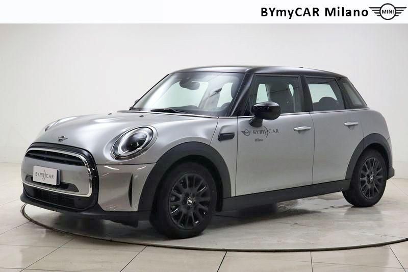 Mini Mini Mini 5p 1.5 Cooper Essential auto https://cdn.bymycar.eu/it-bo/assets/images/vehicles/vo/3658/MINI-MINI-IV-F55-2021-5P-jpg-0.jpg