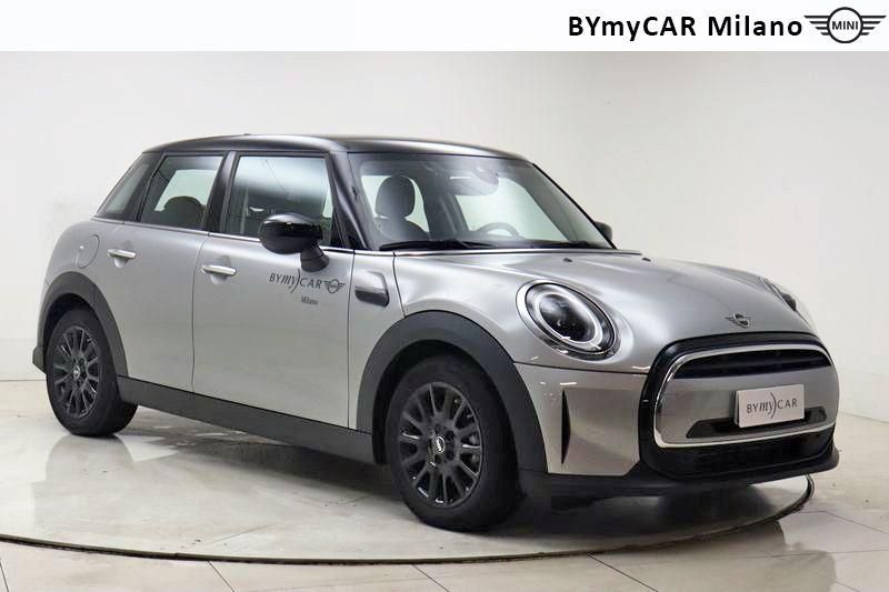 Mini Mini Mini 5p 1.5 Cooper Essential auto https://cdn.bymycar.eu/it-bo/assets/images/vehicles/vo/3658/MINI-MINI-IV-F55-2021-5P-jpg-5.jpg