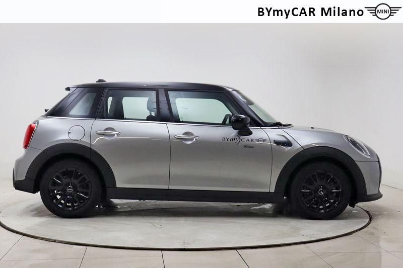 Mini Mini Mini 5p 1.5 Cooper Essential auto https://cdn.bymycar.eu/it-bo/assets/images/vehicles/vo/3658/MINI-MINI-IV-F55-2021-5P-jpg-6.jpg