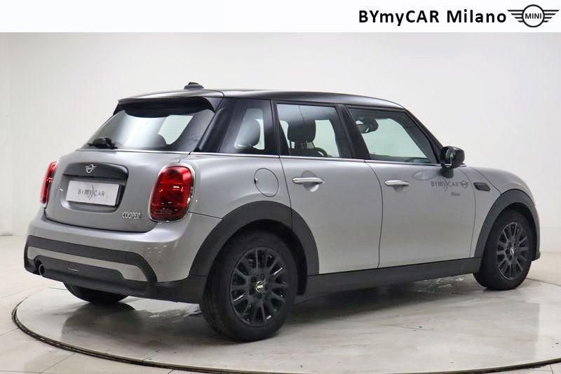 Mini Mini Mini 5p 1.5 Cooper Essential auto https://cdn.bymycar.eu/it-bo/assets/images/vehicles/vo/3658/MINI-MINI-IV-F55-2021-5P-jpg-7.jpg