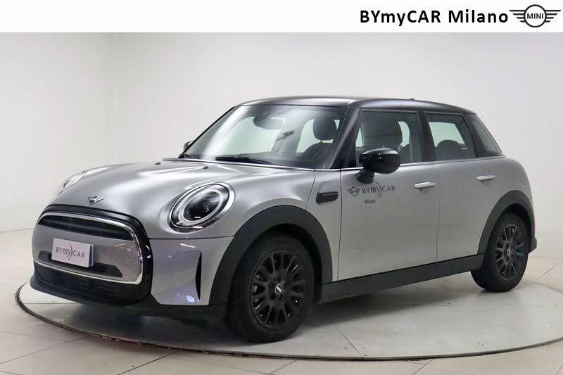 Mini Mini Mini 5p 1.5 Cooper Essential auto https://cdn.bymycar.eu/it-bo/assets/images/vehicles/vo/3660/MINI-MINI-IV-F55-2021-5P-jpg-0.jpg