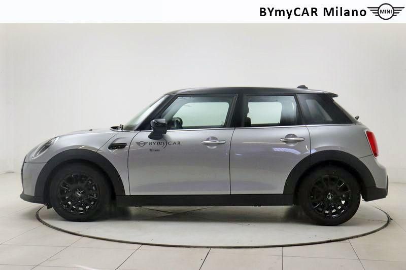 Mini Mini Mini 5p 1.5 Cooper Essential auto https://cdn.bymycar.eu/it-bo/assets/images/vehicles/vo/3660/MINI-MINI-IV-F55-2021-5P-jpg-2.jpg