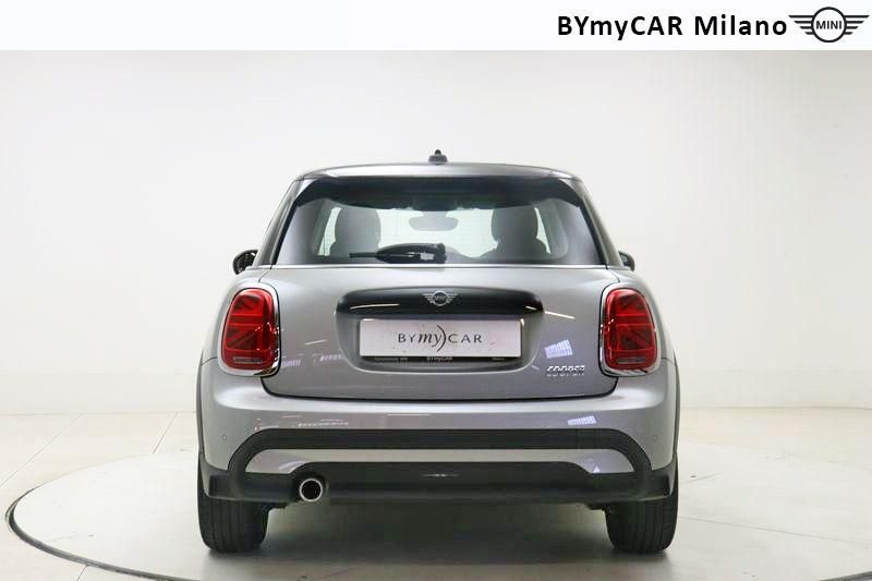 Mini Mini Mini 5p 1.5 Cooper Essential auto https://cdn.bymycar.eu/it-bo/assets/images/vehicles/vo/3660/MINI-MINI-IV-F55-2021-5P-jpg-3.jpg