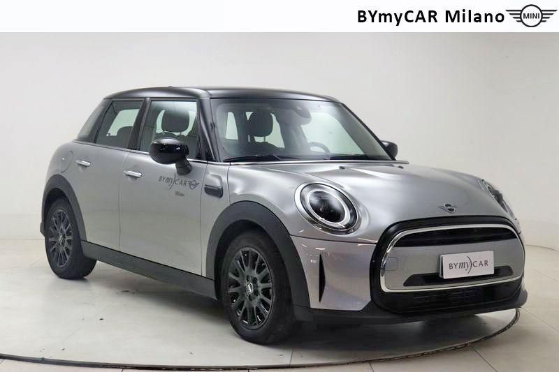 Mini Mini Mini 5p 1.5 Cooper Essential auto https://cdn.bymycar.eu/it-bo/assets/images/vehicles/vo/3660/MINI-MINI-IV-F55-2021-5P-jpg-5.jpg