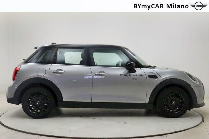 Mini Mini Mini 5p 1.5 Cooper Essential auto https://cdn.bymycar.eu/it-bo/assets/images/vehicles/vo/3660/MINI-MINI-IV-F55-2021-5P-jpg-6.jpg