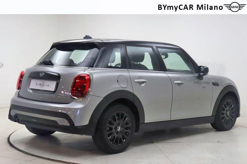 Mini Mini Mini 5p 1.5 Cooper Essential auto https://cdn.bymycar.eu/it-bo/assets/images/vehicles/vo/3660/MINI-MINI-IV-F55-2021-5P-jpg-7.jpg