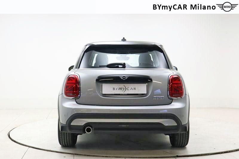 Mini Mini Mini 5p 1.5 Cooper Essential auto https://cdn.bymycar.eu/it-bo/assets/images/vehicles/vo/3686/MINI-MINI-IV-F55-2021-5P-jpg-3.jpg