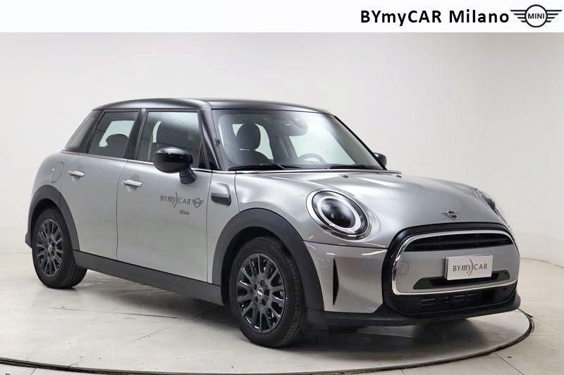 Mini Mini Mini 5p 1.5 Cooper Essential auto https://cdn.bymycar.eu/it-bo/assets/images/vehicles/vo/3686/MINI-MINI-IV-F55-2021-5P-jpg-5.jpg