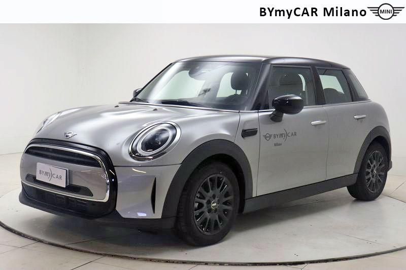 Mini Mini Mini 5p 1.5 Cooper Essential auto https://cdn.bymycar.eu/it-bo/assets/images/vehicles/vo/3687/MINI-MINI-IV-F55-2021-5P-jpg-0.jpg