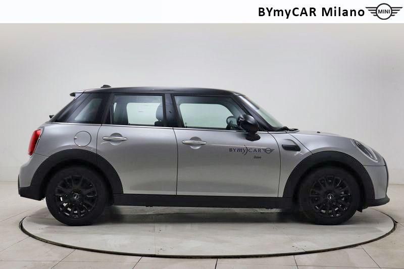 Mini Mini Mini 5p 1.5 Cooper Essential auto https://cdn.bymycar.eu/it-bo/assets/images/vehicles/vo/3690/MINI-MINI-IV-F55-2021-5P-jpg-6.jpg