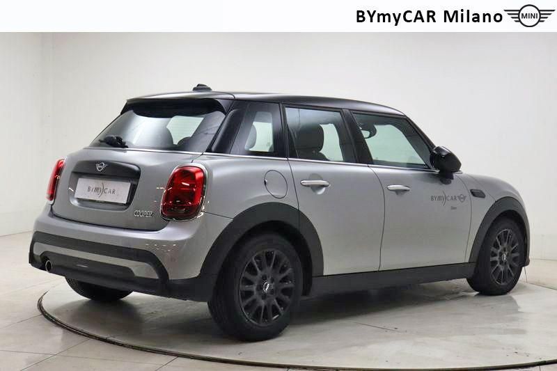 Mini Mini Mini 5p 1.5 Cooper Essential auto https://cdn.bymycar.eu/it-bo/assets/images/vehicles/vo/3690/MINI-MINI-IV-F55-2021-5P-jpg-7.jpg