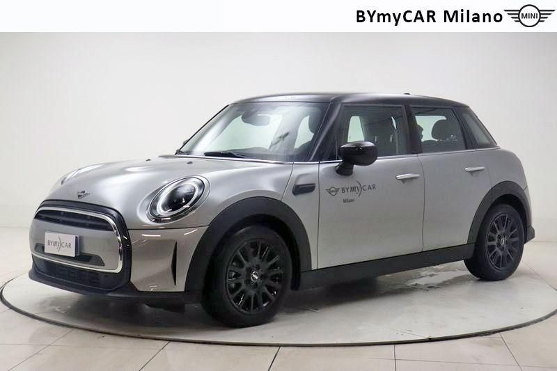 Mini Mini Mini 5p 1.5 Cooper Essential auto https://cdn.bymycar.eu/it-bo/assets/images/vehicles/vo/3696/MINI-MINI-IV-F55-2021-5P-jpg-0.jpg