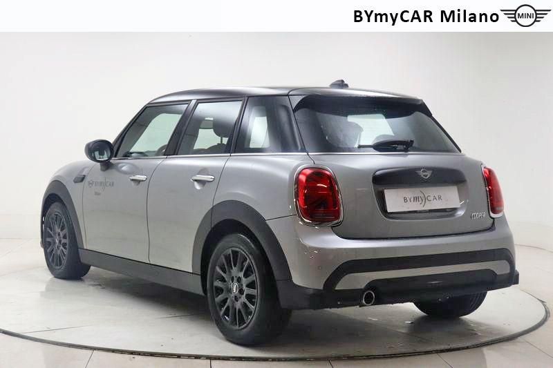 Mini Mini Mini 5p 1.5 Cooper Essential auto https://cdn.bymycar.eu/it-bo/assets/images/vehicles/vo/3696/MINI-MINI-IV-F55-2021-5P-jpg-3.jpg