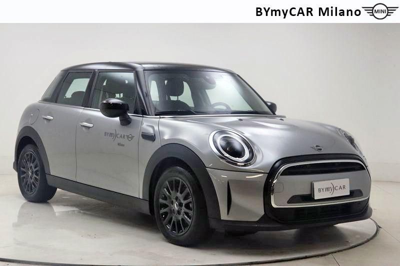 Mini Mini Mini 5p 1.5 Cooper Essential auto https://cdn.bymycar.eu/it-bo/assets/images/vehicles/vo/3696/MINI-MINI-IV-F55-2021-5P-jpg-5.jpg