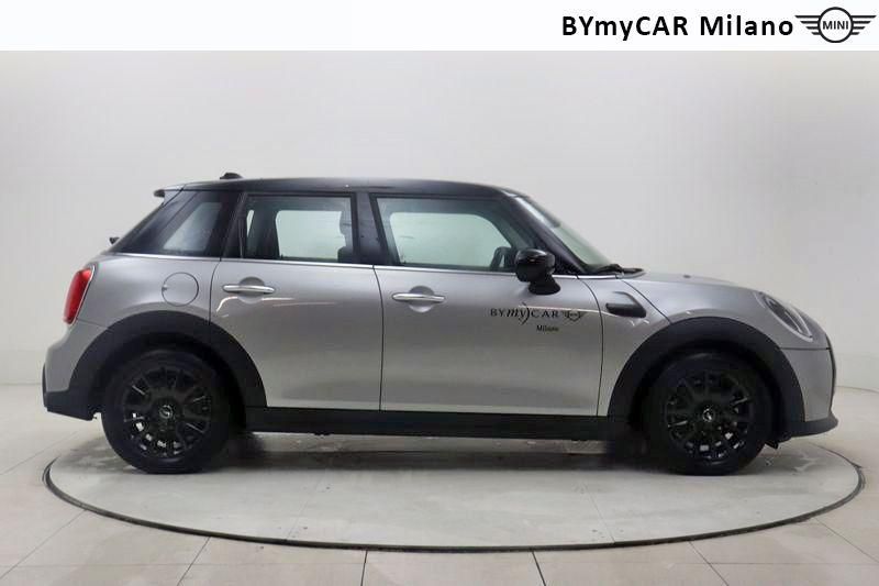 Mini Mini Mini 5p 1.5 Cooper Essential auto https://cdn.bymycar.eu/it-bo/assets/images/vehicles/vo/3696/MINI-MINI-IV-F55-2021-5P-jpg-6.jpg