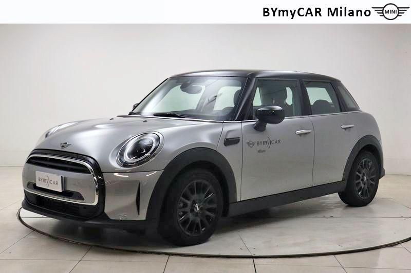 Mini Mini Mini 5p 1.5 Cooper Essential auto https://cdn.bymycar.eu/it-bo/assets/images/vehicles/vo/3698/MINI-MINI-IV-F55-2021-5P-jpg-0.jpg