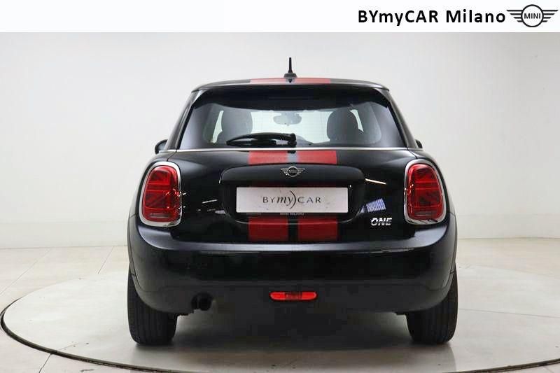 Mini Mini Mini 5p 1.5 One 75cv https://cdn.bymycar.eu/it-bo/assets/images/vehicles/vo/4013/MINI-MINI-IV-F55-2018-5P-jpg-3.jpg