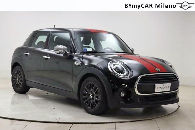 Mini Mini Mini 5p 1.5 One 75cv https://cdn.bymycar.eu/it-bo/assets/images/vehicles/vo/4013/MINI-MINI-IV-F55-2018-5P-jpg-5.jpg