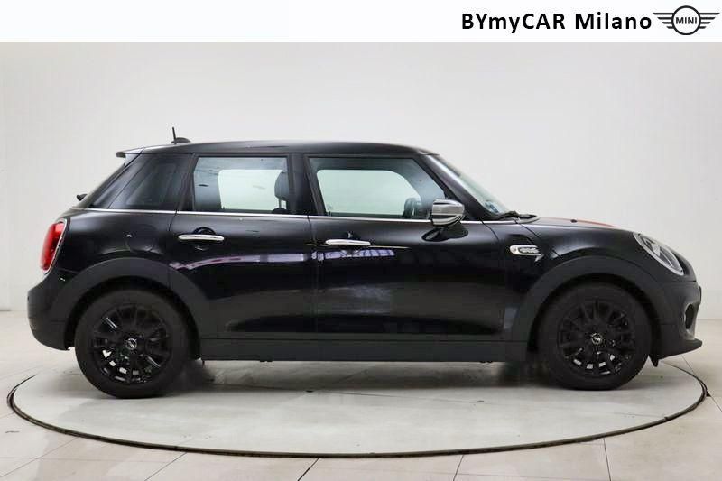 Mini Mini Mini 5p 1.5 One 75cv https://cdn.bymycar.eu/it-bo/assets/images/vehicles/vo/4013/MINI-MINI-IV-F55-2018-5P-jpg-6.jpg