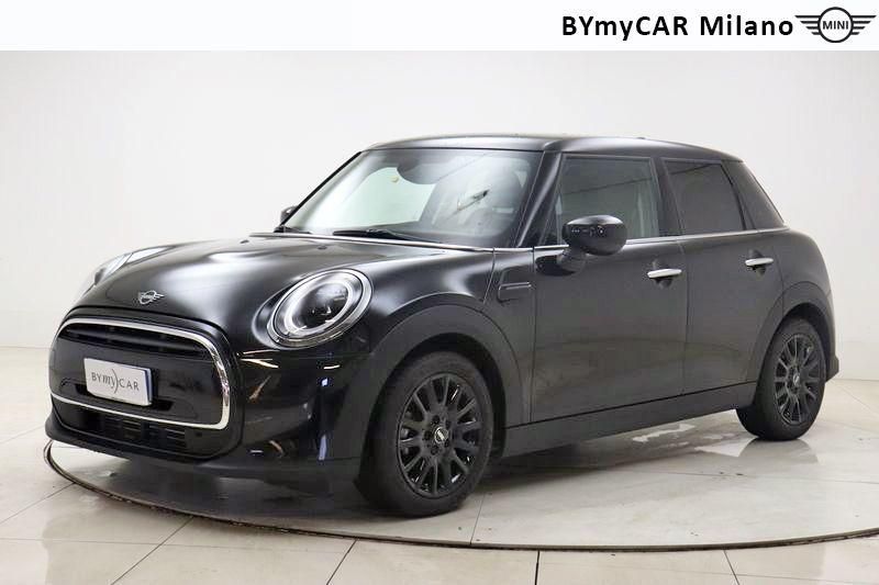 Mini Mini Mini 5p 1.5 Cooper Classic auto https://cdn.bymycar.eu/it-bo/assets/images/vehicles/vo/4145/MINI-MINI-IV-F55-2021-5P-jpg-0.jpg