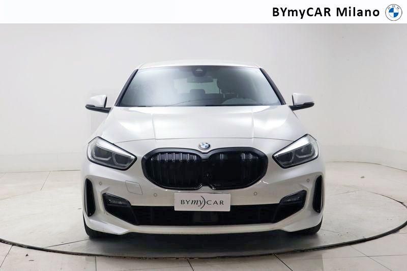 BMW Serie 1 118d Msport auto https://cdn.bymycar.eu/it-bo/assets/images/vehicles/vo/4266/BMW-SERIE-1-F40-jpg-4.jpg