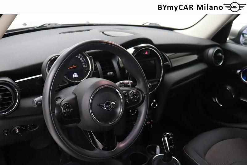 Mini Mini Mini 5p 1.5 Cooper Hype auto https://cdn.bymycar.eu/it-bo/assets/images/vehicles/vo/4414/MINI-MINI-IV-F55-2018-5P-jpg-10.jpg