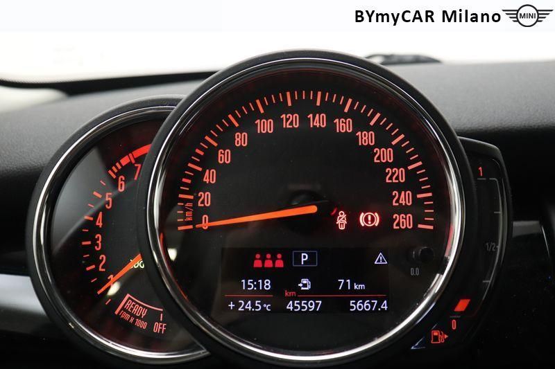 Mini Mini Mini 5p 1.5 Cooper Hype auto https://cdn.bymycar.eu/it-bo/assets/images/vehicles/vo/4414/MINI-MINI-IV-F55-2018-5P-jpg-12.jpg