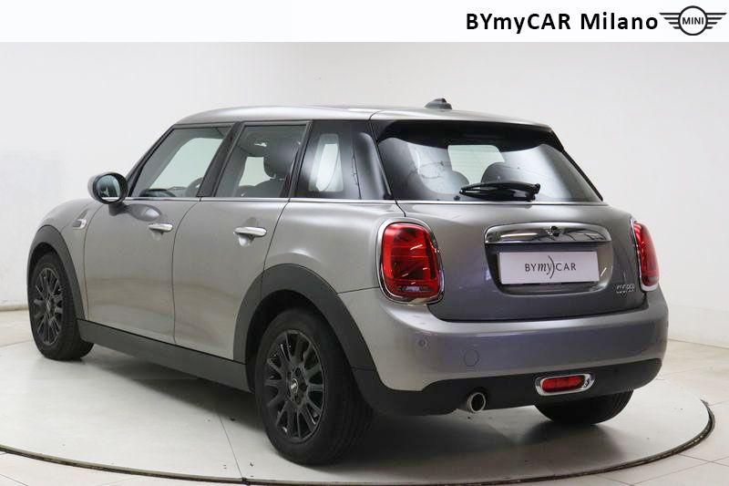 Mini Mini Mini 5p 1.5 Cooper Hype auto https://cdn.bymycar.eu/it-bo/assets/images/vehicles/vo/4414/MINI-MINI-IV-F55-2018-5P-jpg-15.jpg