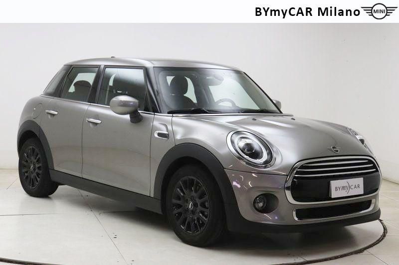 Mini Mini Mini 5p 1.5 Cooper Hype auto https://cdn.bymycar.eu/it-bo/assets/images/vehicles/vo/4414/MINI-MINI-IV-F55-2018-5P-jpg-5.jpg