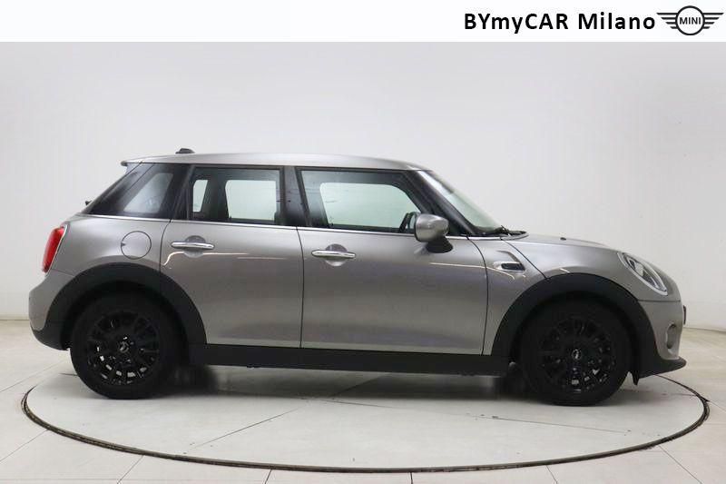Mini Mini Mini 5p 1.5 Cooper Hype auto https://cdn.bymycar.eu/it-bo/assets/images/vehicles/vo/4414/MINI-MINI-IV-F55-2018-5P-jpg-6.jpg