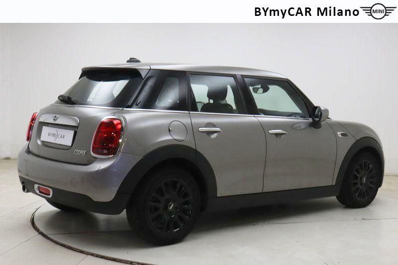 Mini Mini Mini 5p 1.5 Cooper Hype auto https://cdn.bymycar.eu/it-bo/assets/images/vehicles/vo/4414/MINI-MINI-IV-F55-2018-5P-jpg-7.jpg