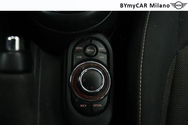 Mini Mini Mini 5p 1.5 Cooper Classic auto https://cdn.bymycar.eu/it-bo/assets/images/vehicles/vo/4415/MINI-MINI-IV-F55-2021-5P-jpg-13.jpg