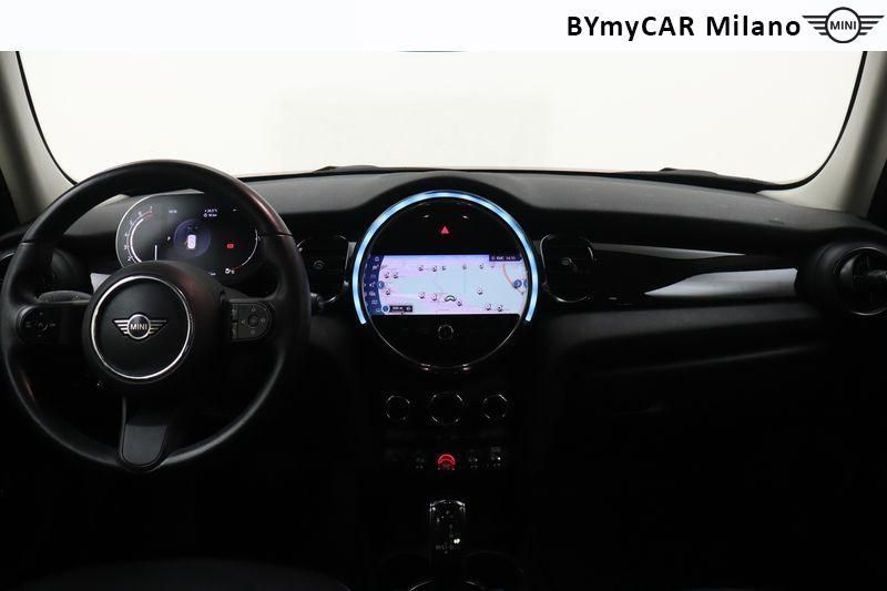 Mini Mini Mini 5p 1.5 Cooper Classic auto https://cdn.bymycar.eu/it-bo/assets/images/vehicles/vo/4415/MINI-MINI-IV-F55-2021-5P-jpg-14.jpg