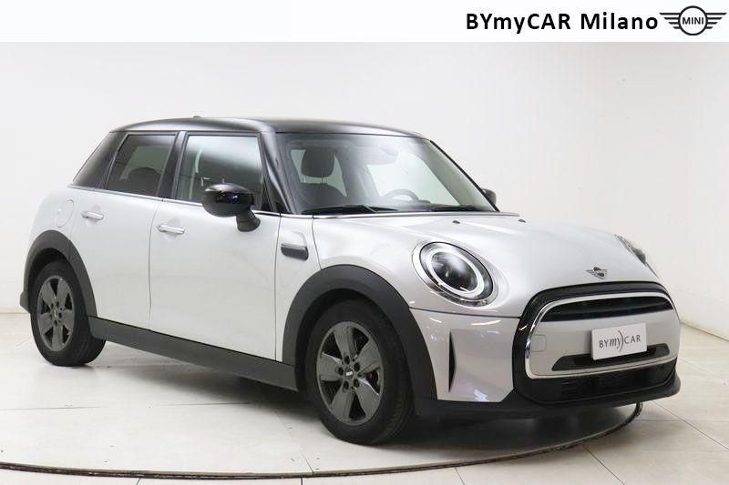 Mini Mini Mini 5p 1.5 Cooper Classic auto https://cdn.bymycar.eu/it-bo/assets/images/vehicles/vo/4415/MINI-MINI-IV-F55-2021-5P-jpg-6.jpg