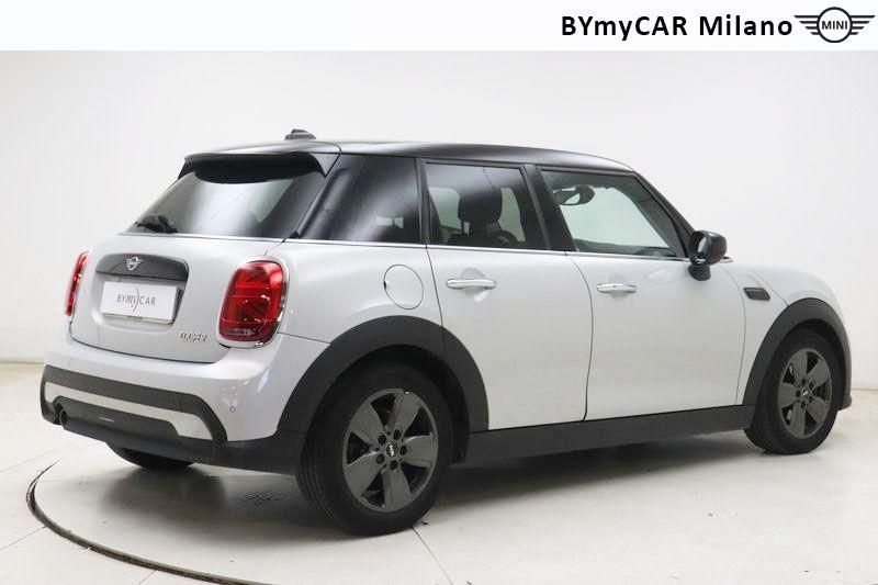 Mini Mini Mini 5p 1.5 Cooper Classic auto https://cdn.bymycar.eu/it-bo/assets/images/vehicles/vo/4415/MINI-MINI-IV-F55-2021-5P-jpg-8.jpg