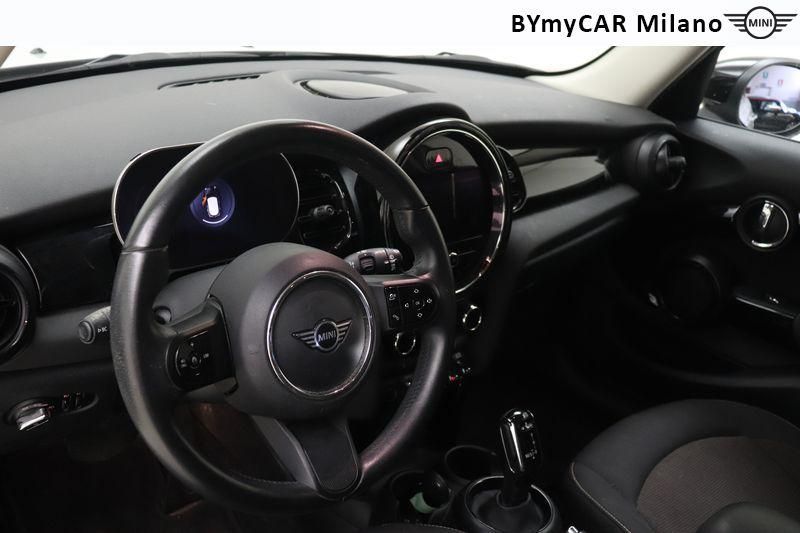 Mini Mini Mini 5p 1.5 Cooper Classic auto https://cdn.bymycar.eu/it-bo/assets/images/vehicles/vo/4415/MINI-MINI-IV-F55-2021-5P-jpg-9.jpg