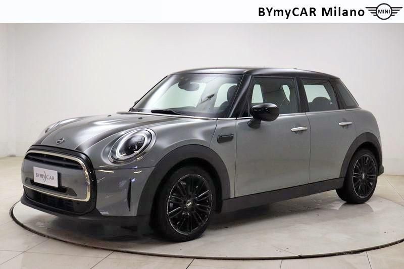 Mini Mini Mini 5p 1.5 Cooper Classic auto https://cdn.bymycar.eu/it-bo/assets/images/vehicles/vo/4454/MINI-MINI-IV-F55-2021-5P-jpg-0.jpg